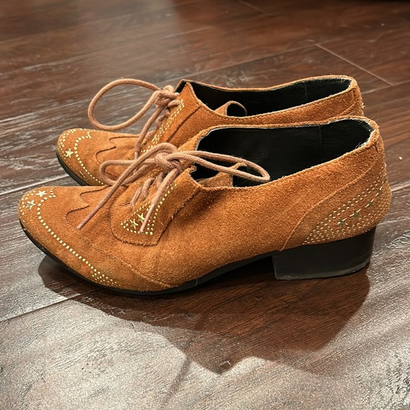 Adorable Musta in Spanish leather lace up,star studded shoes. - Picture 4 of 11